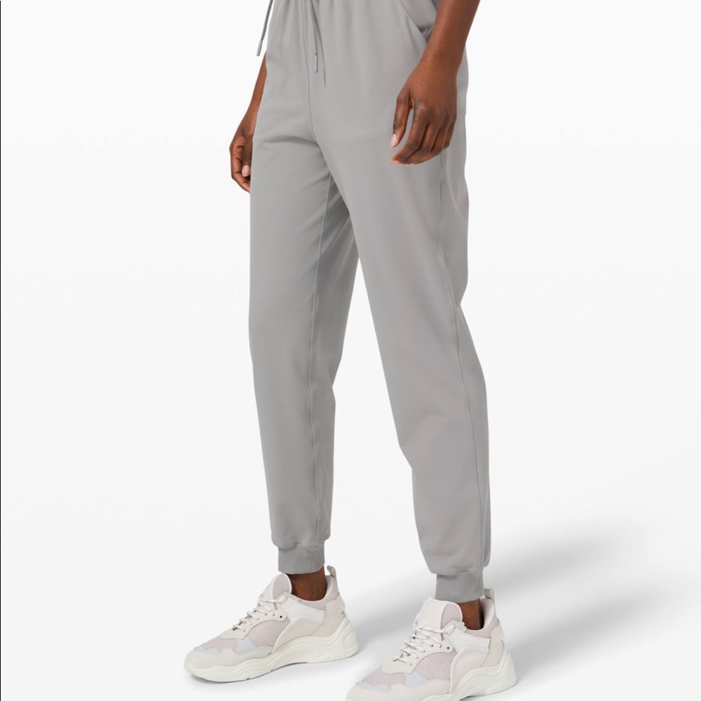 🍋Lululemon On the Flyer Jogger *Woven
